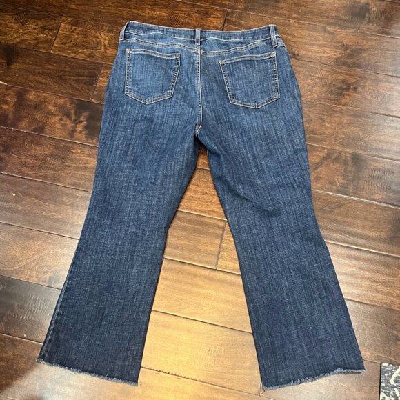 Chicos So Slimming Girlfriend Kick Flare Jeans 12 - Picture 3 of 7